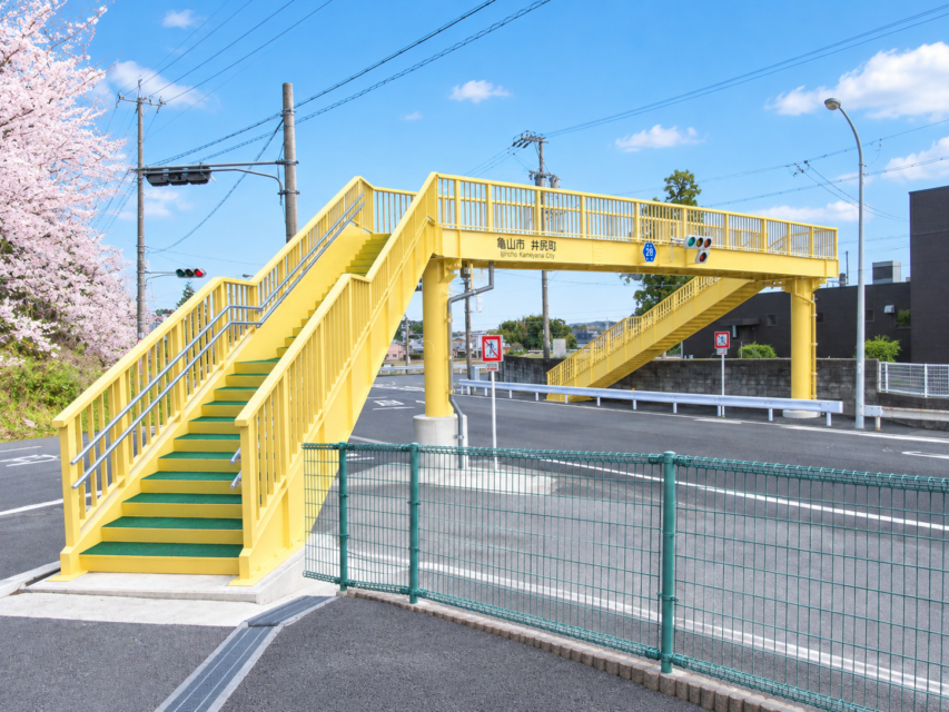 井尻歩道橋（亀山市井尻町）